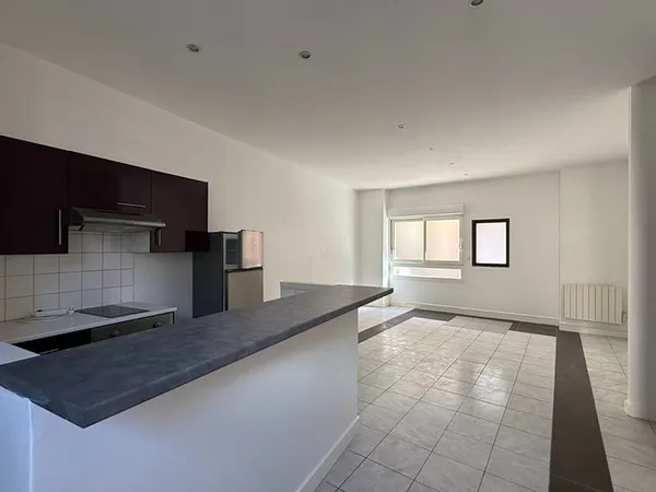Adrian Parker loue un appartement F2 rénové type duplex - Harfleur