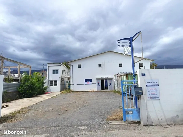 Le Port - Bâtiment d'activités 925 m² - Entrepôts, ateliers et bureaux - Parking