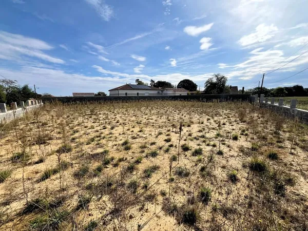Terrain constructible de 1000m² clôturé