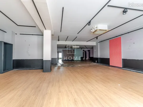 Murs commerciaux 232 m² LA FLECHE
