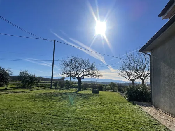 CARBONNE : Ce domaine avec environ 5 000 m2 de terres vous séduira par sa situation exceptionnelle, 