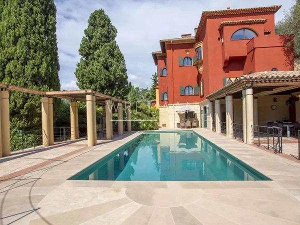 Propriété 12 pièces 746 m²