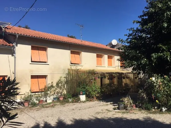 Ancienne ferme + dependances + terrain