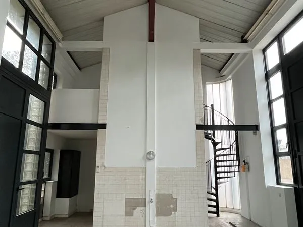 Location local d'activité de 91.6m² - Paris 14