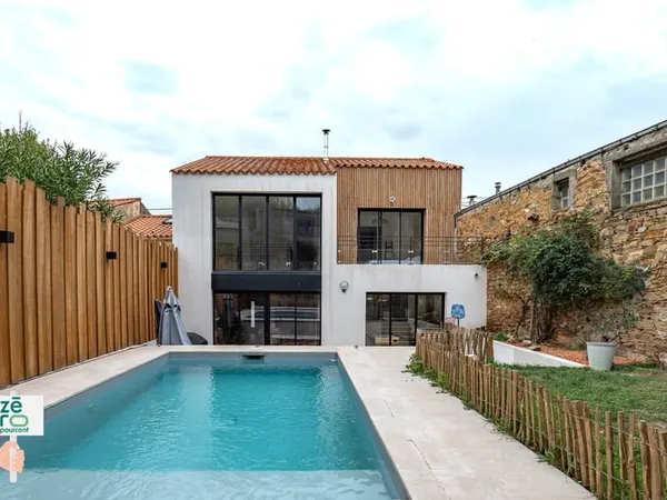 MAREUIL-SUR-LAY-DISSAIS MAISON DE CHARME AVEC PISCINE, JAR