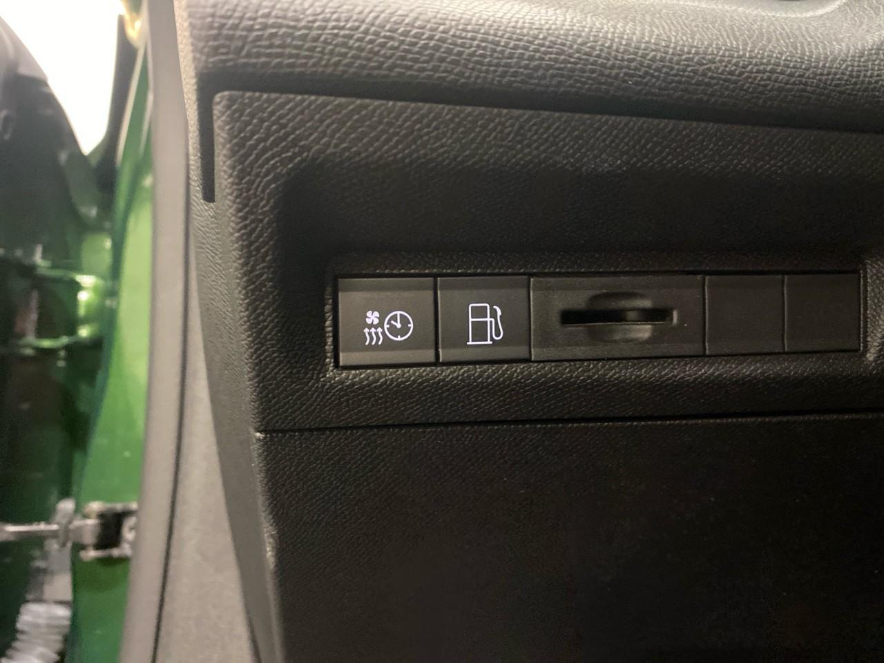 Peugeot 308 phev 180 e-eat8 gt — photo 23