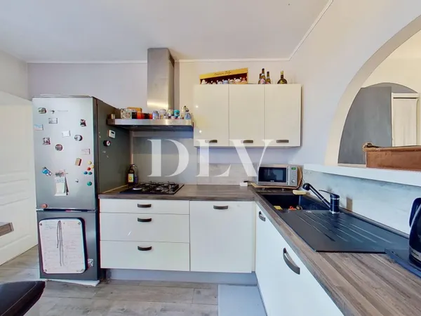 MONTEREAU GARE - APPT F2 DE 51M² - CAVE- REMISE AMENAGEE - GREN