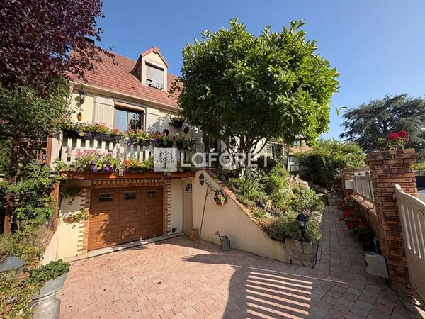 Maison Bellefontaine 6 pièce(s) 109.58 m2