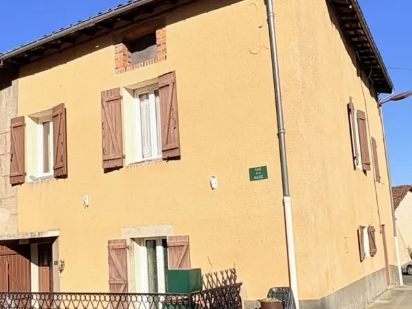 Maison de bourg 92 m2 3 chambres Proche Vichy