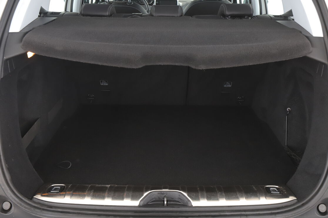 Peugeot 2008 1.2 PureTech Allure EAT6 — photo 16