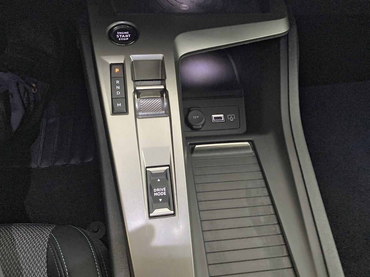 Peugeot 308 hybrid 145 e-dcs6 allure — photo 17