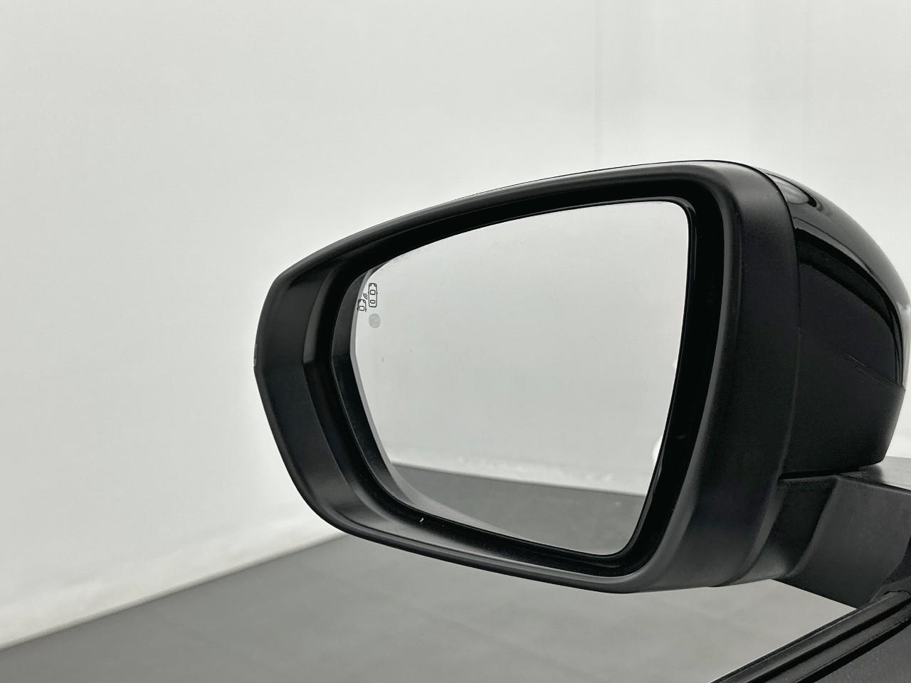 Peugeot 3008 hybrid4 300 e-eat8 gt — photo 32