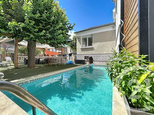 Maison 8 pièces 331 m²
