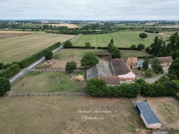 Propriété équestre de plus de 15 hectares - Installations professionnelles - À 2h de Paris