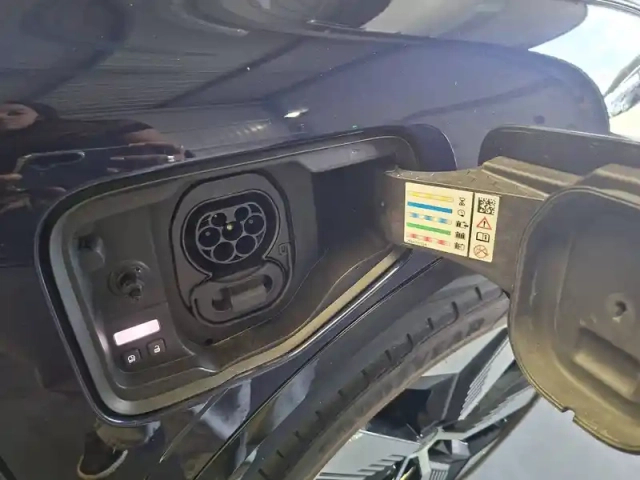 Renault Megane e-tech ev60 220 ch super charge — photo 26