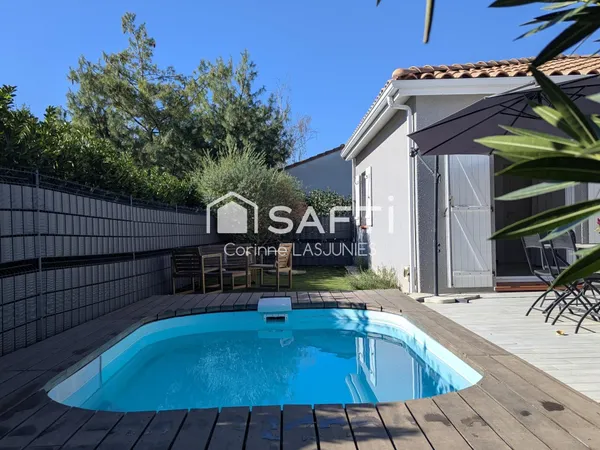 MAISON AVEC PISCINE À ONDES — RARE SUR LE SECTEUR