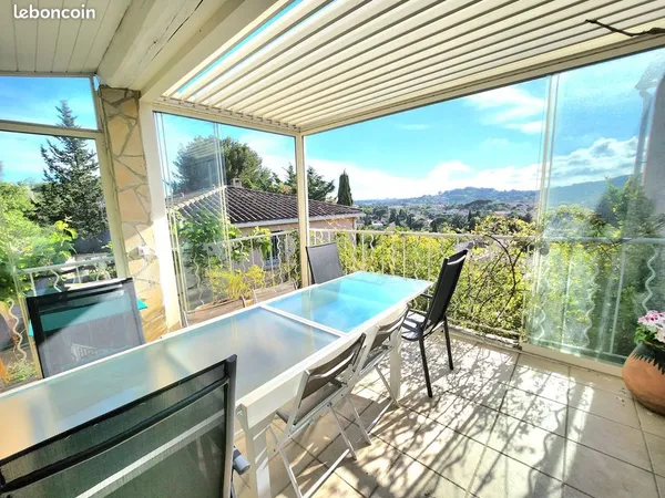 Maison 8 pièces 215 m²