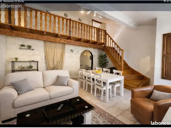 Immeuble de 3 appartements en pierre au pied des arènes