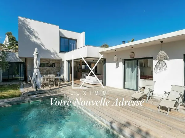 Maison de plain-pied 7 pièces 214 m²