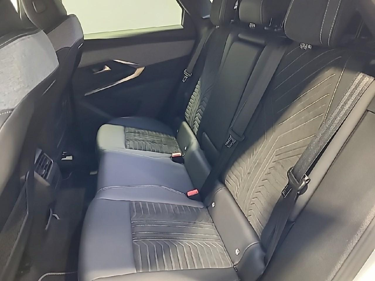 Peugeot 3008 hybrid 136 e-dcs6 gt — photo 13