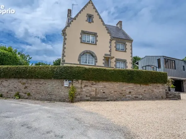 A vendre à Concarneau Maison familiale de caractère avec grand jardin, terrasse et sous-sol complet