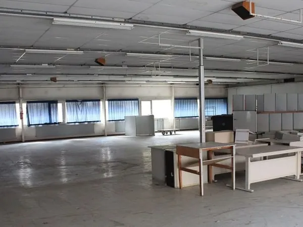 Local commercial 569 m²