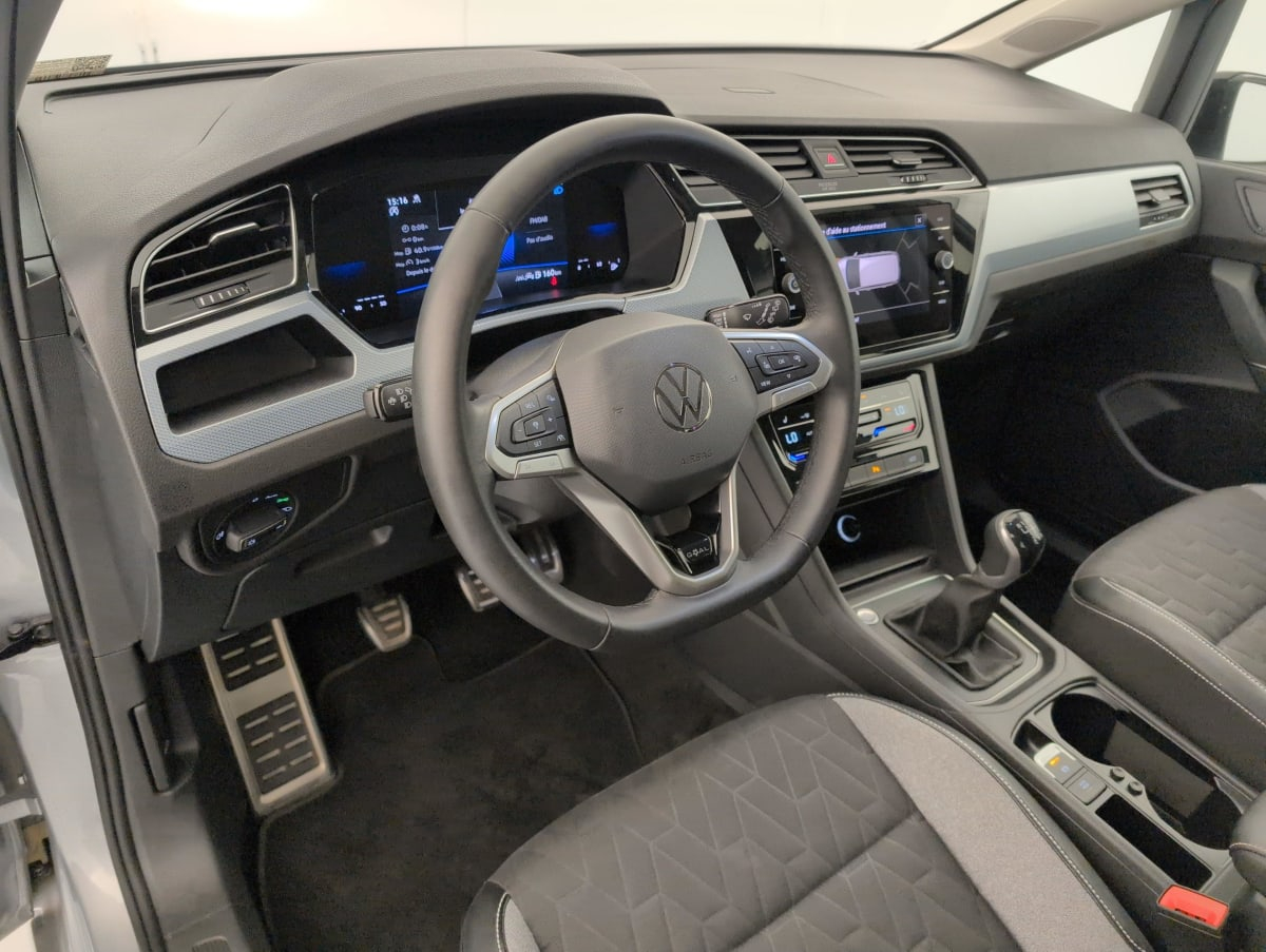 Volkswagen Touran — photo 15