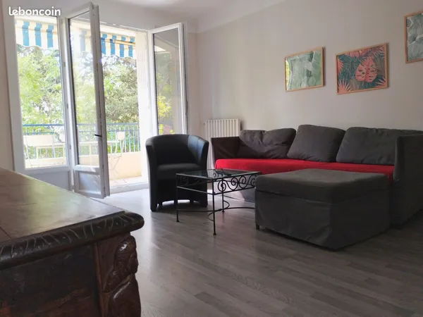 Appartement 4 pièces de 82m² avec balcons et parking sans travaux à Montpellier Chamberte