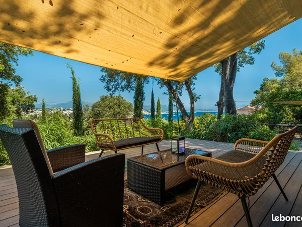 Duplex de caractère avec terrain privé et vue panoramique - Cap d'Antibes