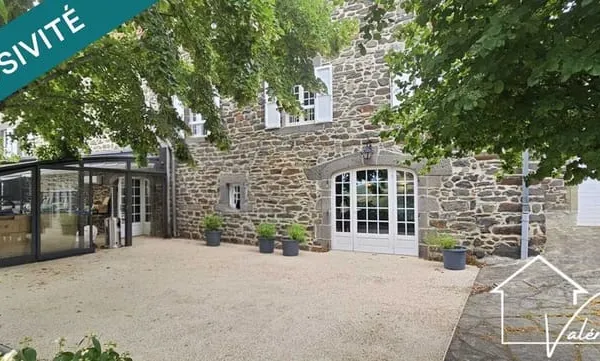 Ensemble immobilier de caractère aux multiples possibilités !