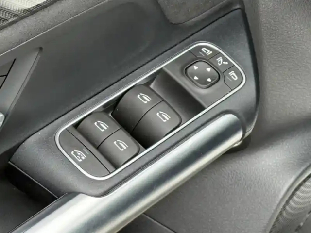 Mercedes Gla 250 e amg line — photo 29