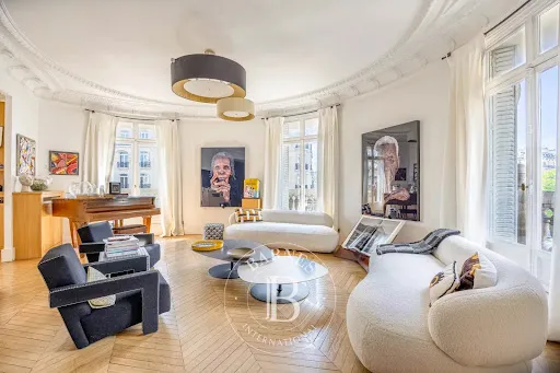 Appartement 6 pièces 214 m²