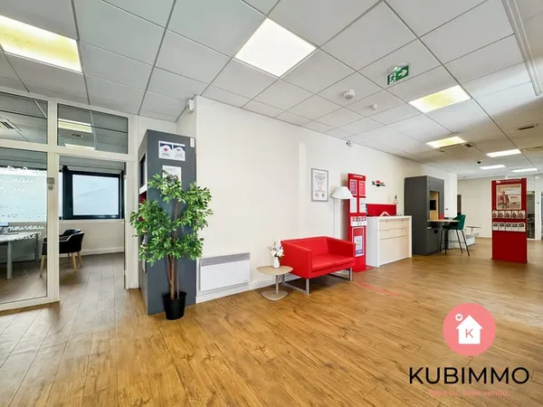 LOCAL COMMERCIAL PREMIUM D'environ 224 M² - EMPLACEMENT N°1