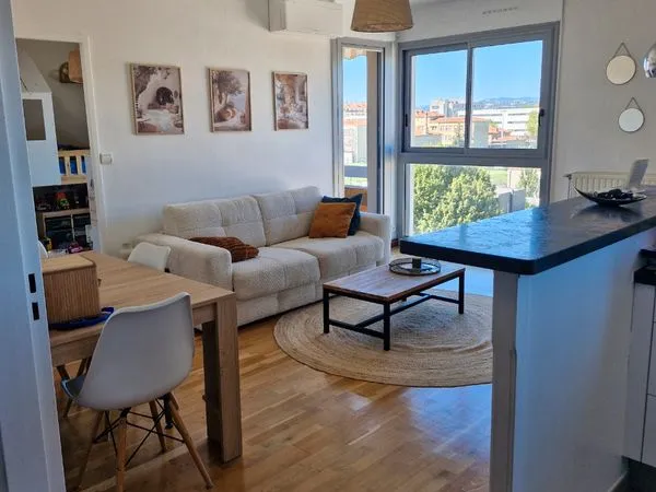 LYON 3e - MONTCHAT | T2 48 m² | 5e ÉTAGE AVEC ASCENSEUR | BALCON | CALME & SANS VIS-À-VIS