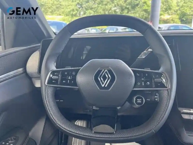 Renault Megane e-tech 220 ch autonomie confort gsr2 — photo 12