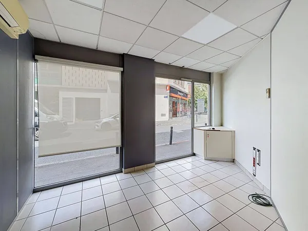 Local commercial 128 m²