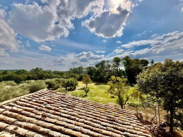 Mas sur magnifique terrain à deux pas de Uzès