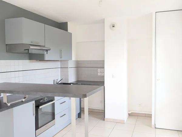 Vends appartement lumineux avec balcon vue dégagée