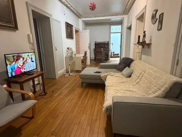 Location de 5 chambres dans un Appartement 180 mètres carrés 490