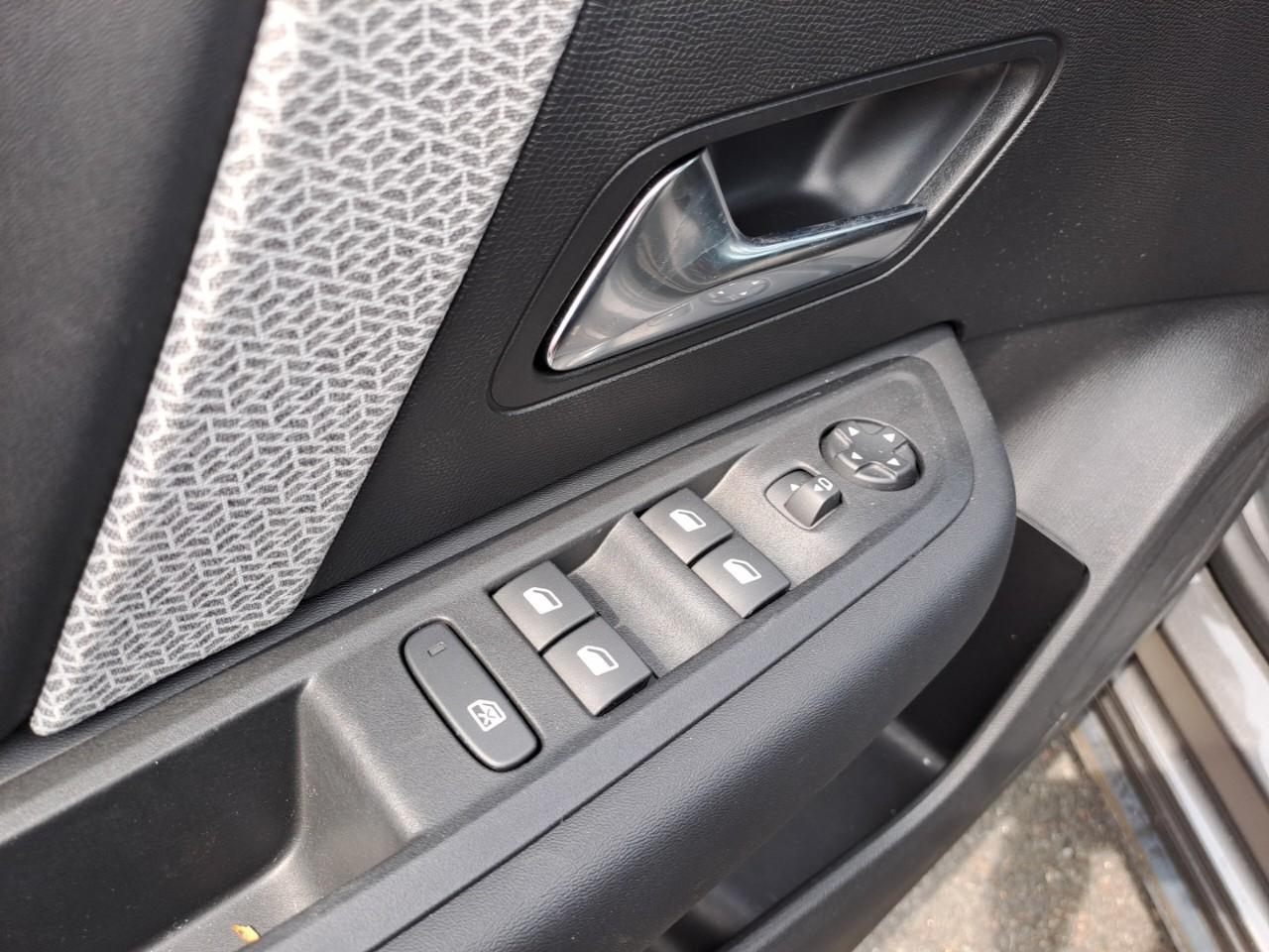 Citroën C4 X puretech 130 s&s eat8 shine — photo 9