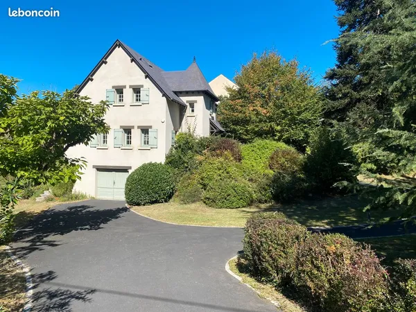Maison familiale de 130 m² - 4 chambres - Terrain paysagé de plus de 2 000 m²