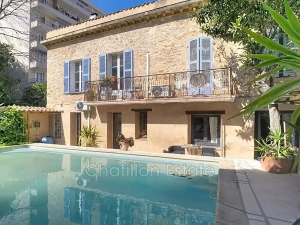 Ensemble immobilier 17 pièces 398 m²