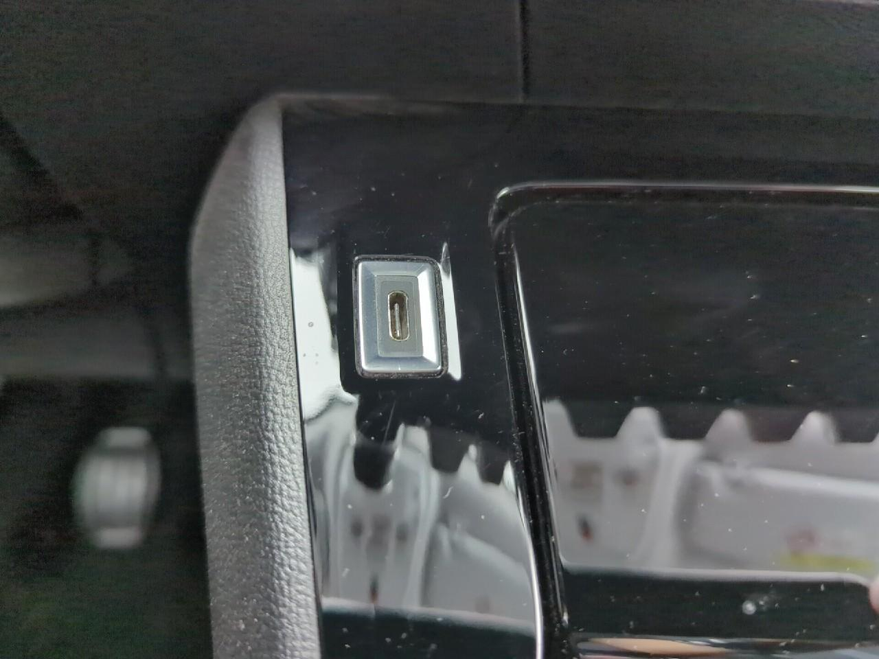 Peugeot 2008 puretech 130 s&s bvm6 allure — photo 26