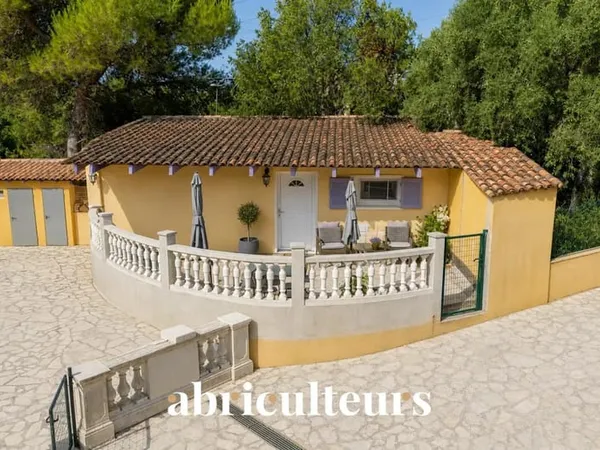 Grande villa familiale de 230 m² offrant de magnifiques espaces en vente à les Pennes-Mirabeau.(1317