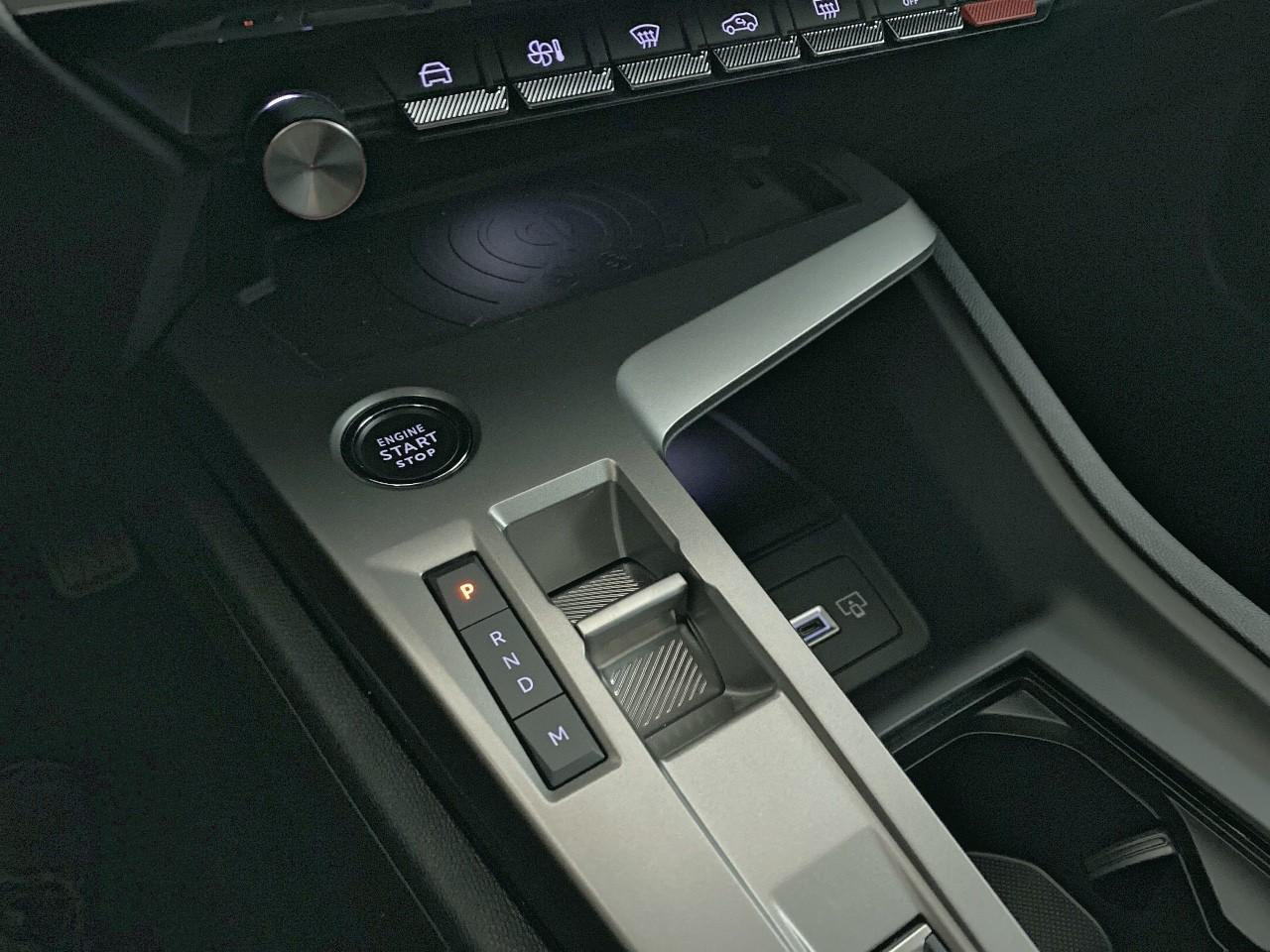 Peugeot 308 hybrid 145 e-dcs6 allure — photo 18