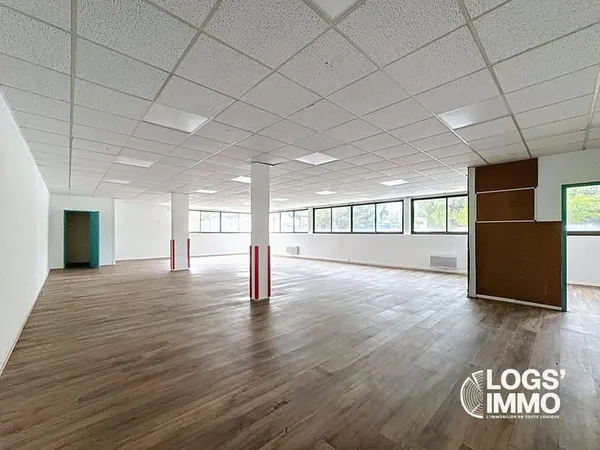 Local d'activité 166 m²