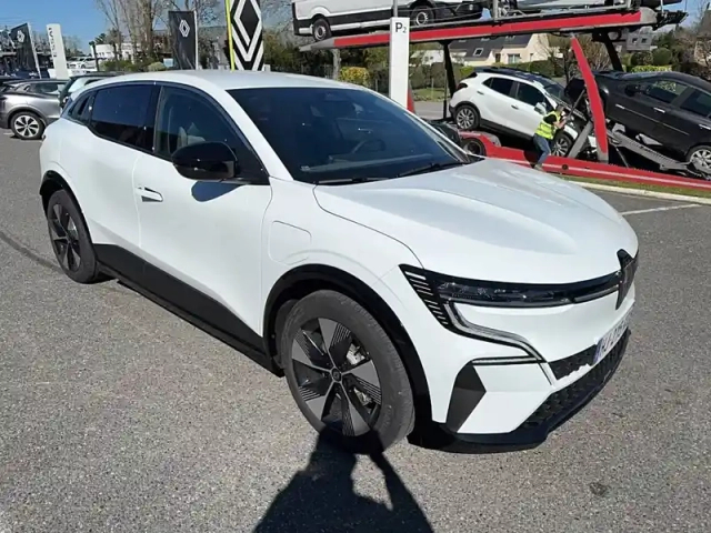 Renault Megane e-tech 220 ch autonomie confort gsr2 — photo 65