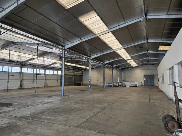 Local commercial 2032 m²
