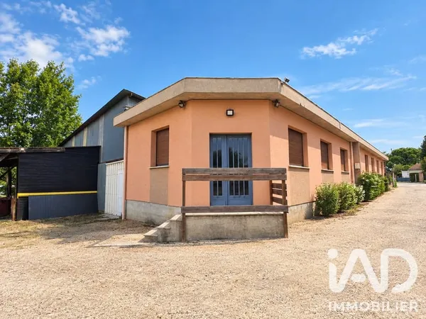 Local commercial 1 pièce 84 m²