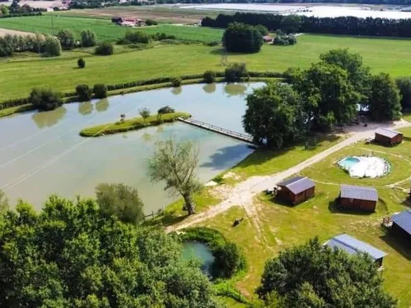À vendre à Bergerac, Ensemble de gîtes sur 30500m2 de parc, p
